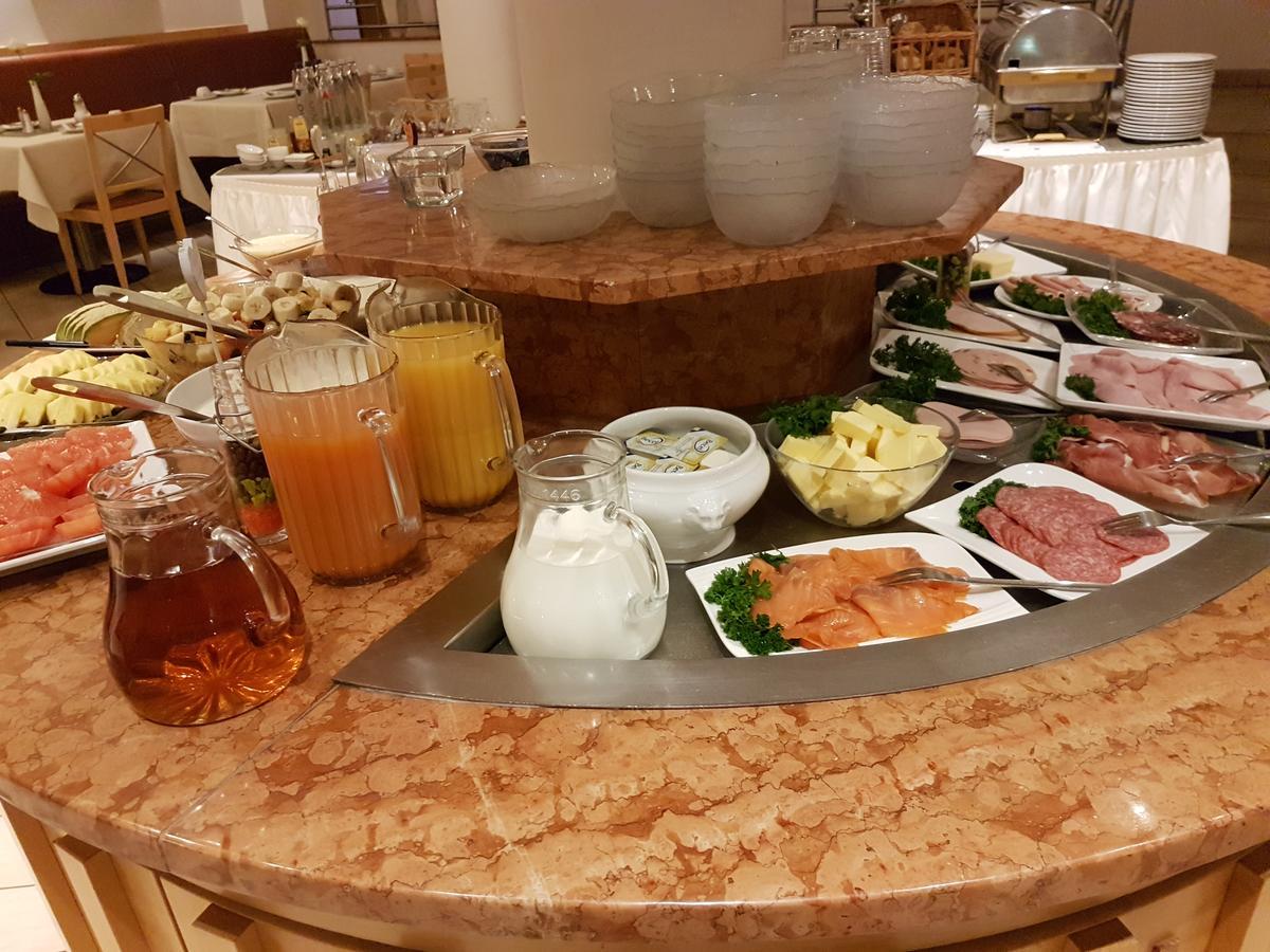 Hotel Barbarossa Дюселдорф Екстериор снимка